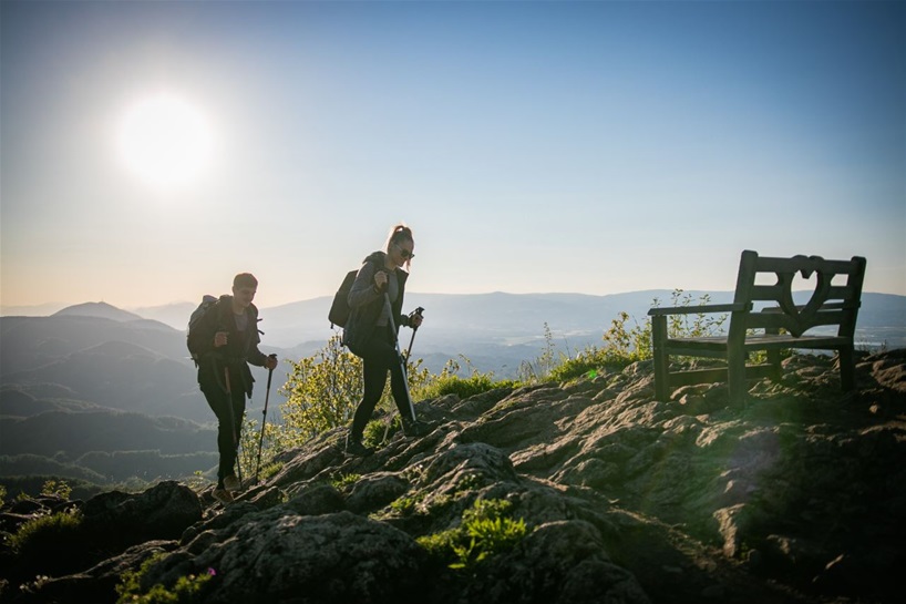 3 Pohodniki na vrhu Donačke gore foto arhiv zavoda