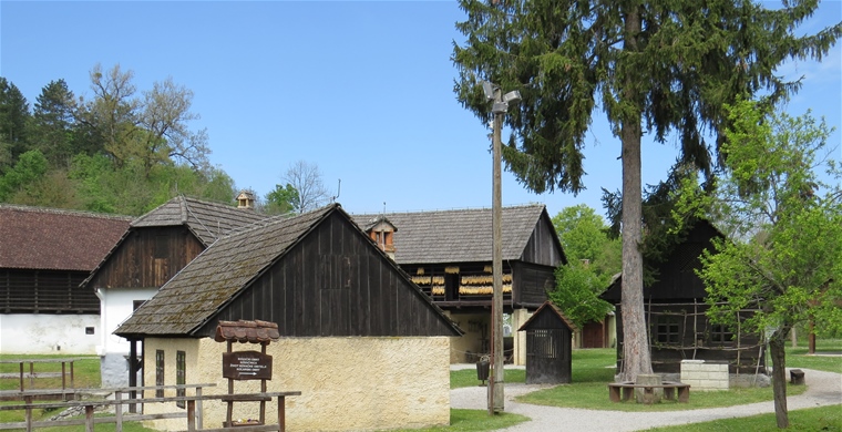 Raspored prikaza tradicijskih obrta u Muzeju "Staro selo" Kumrovec za travanj 2019.